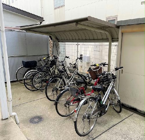 その他共有部分　屋根付き駐輪場完備