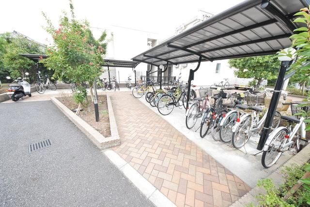 バルコニー　☆屋根付きの駐輪場☆