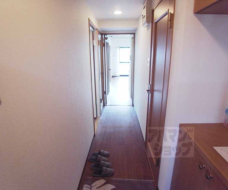 その他部屋・スペース　ストーンとした廊下ですよ！