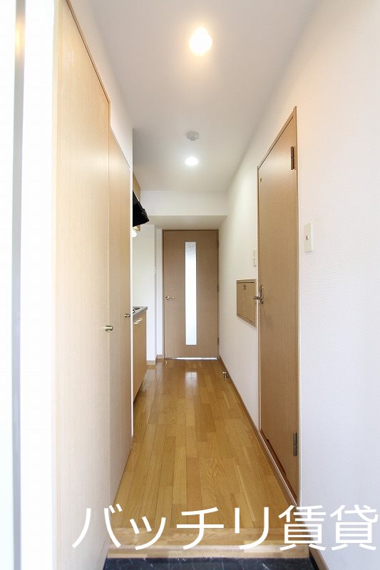 玄関　＊画像は別部屋の為イメージ、現状を優先致します。