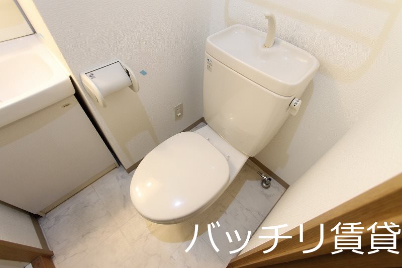 トイレ　＊画像は別部屋の為イメージ、現状を優先致します。