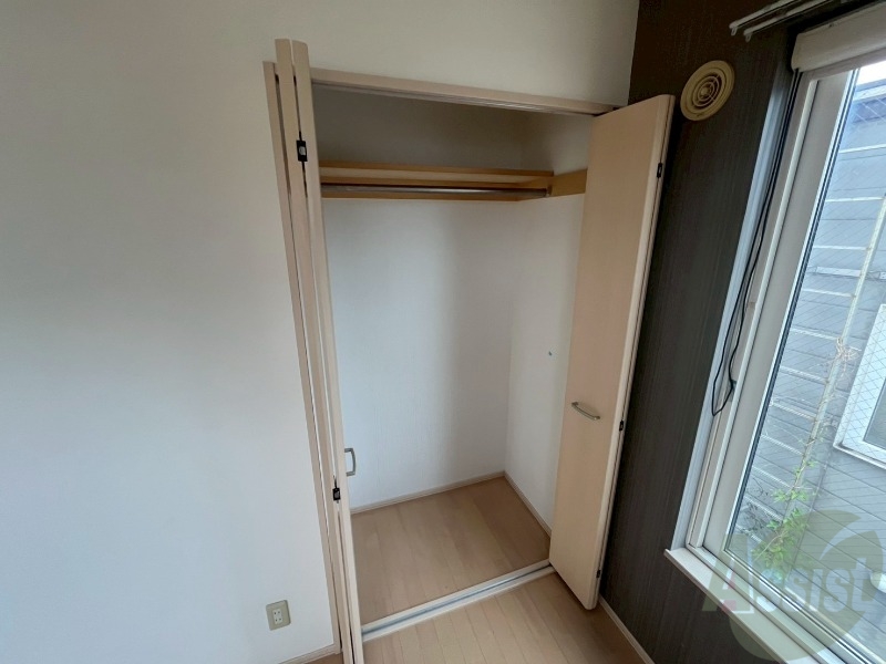 収納　寝室の収納です。部屋がすっきり片付きます。