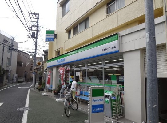 コンビニ　ファミリーマート 文京向丘二丁目店（コンビニ）まで467m