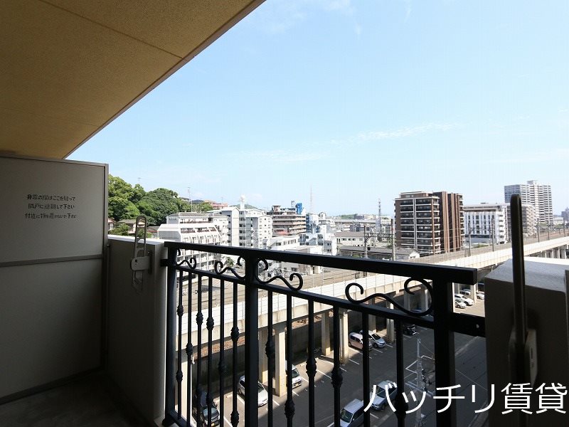 バルコニー　別号室写真の為、現況を優先致します。