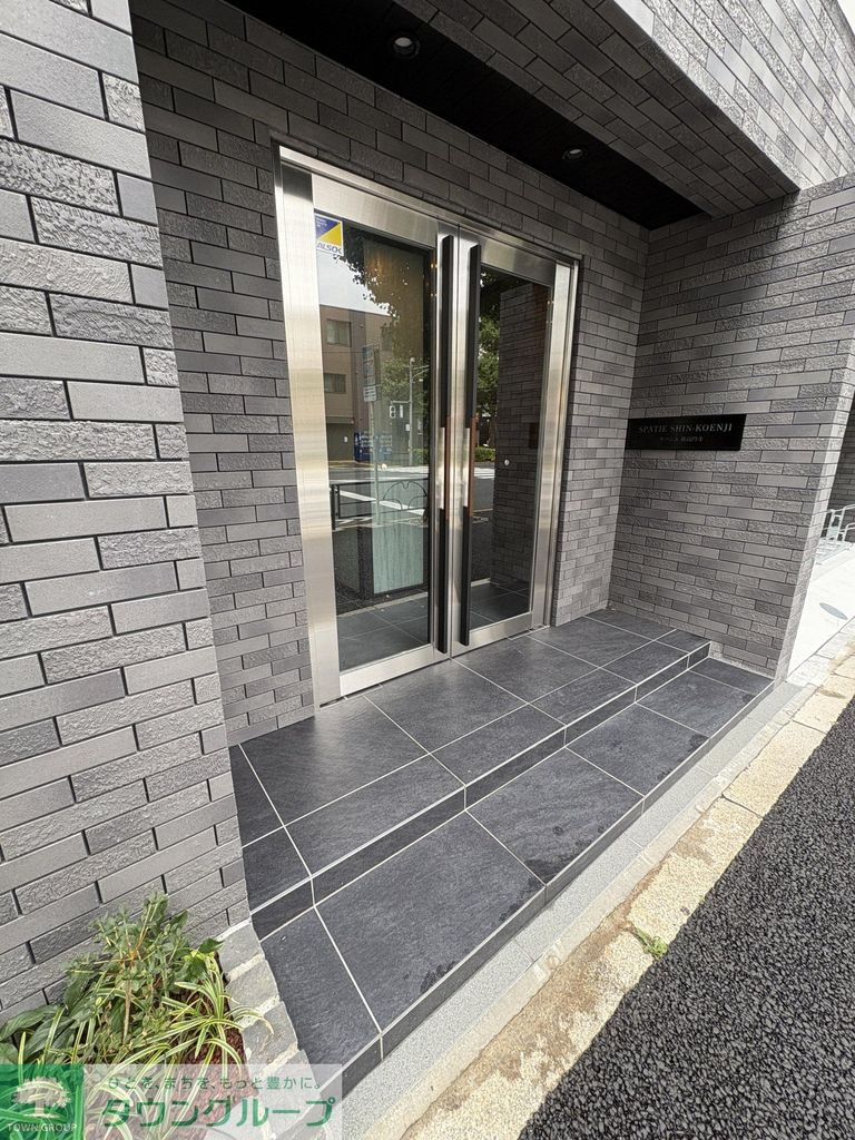 エントランス　内見の予約先はタウンハウジング新中野店になります★★