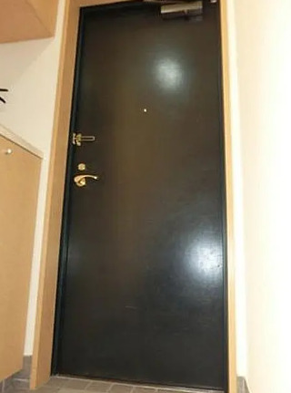 玄関　別部屋の画像を使用しております。