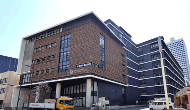 中学校　大阪市立中之島中学校（中学校）まで481m