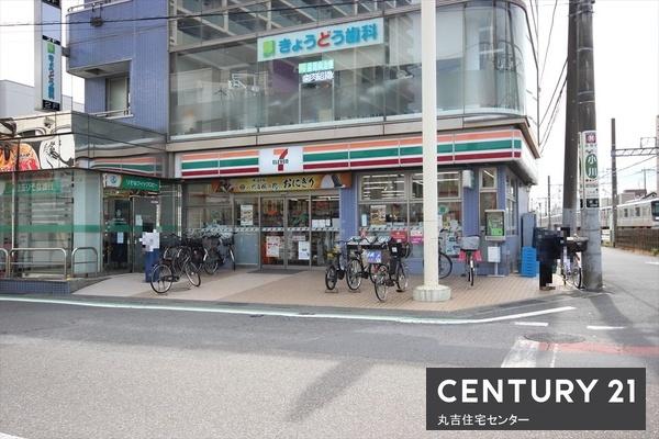 コンビニ　セブンイレブン　越谷大袋駅前店（コンビニ）まで75m