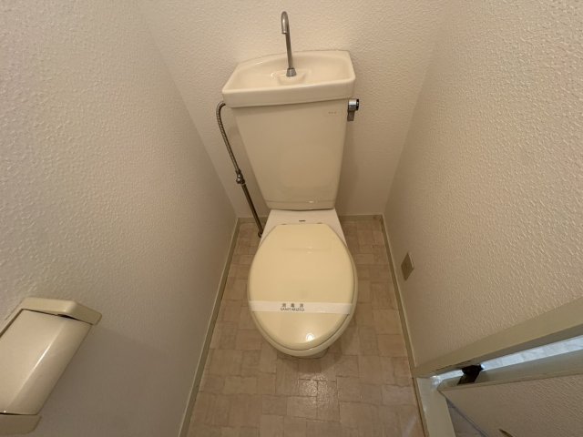 阪急京都線 富田駅 徒歩3分 5階建 築32年のトイレ写真