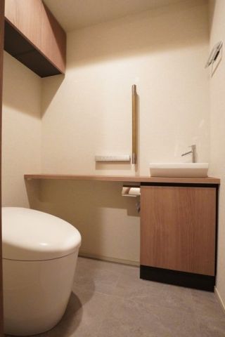 都営浅草線 高輪台駅 徒歩3分 10階建 築3年のトイレ写真
