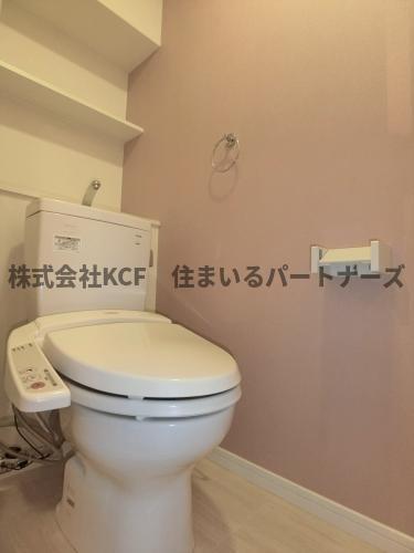 トイレ　コンパクトで使いやすいトイレです 落ち着いた雰囲気の外観です