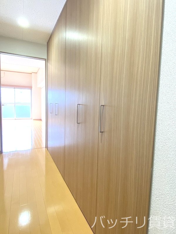 ロイヤルリバービューの玄関写真
