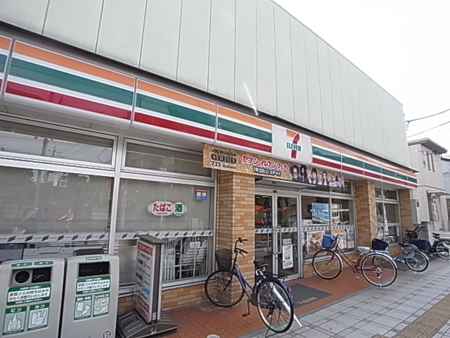 コンビニ　セブンイレブン足立梅島駅北店（コンビニ）まで596m