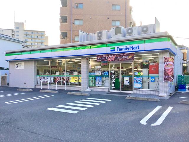 コンビニ　ファミリーマート足立青井店（コンビニ）まで1064m