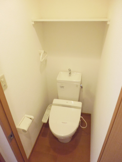 ＪＲ南武線 平間駅 徒歩5分 3階建 築17年のトイレ写真