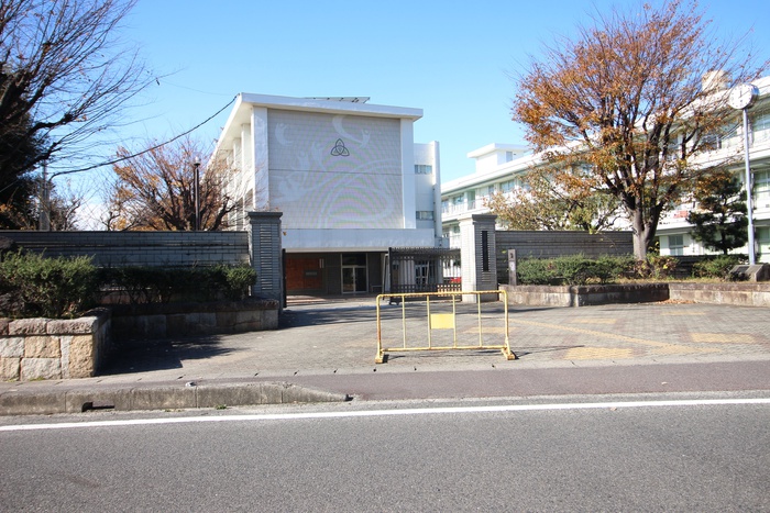中学校　中部中学校（中学校）まで350m