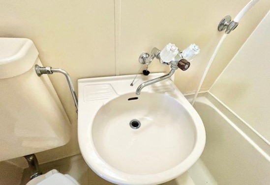 洗面設備　明るい洗面所です