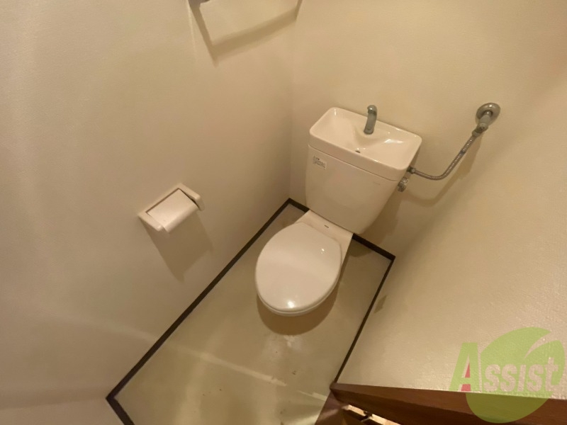トイレ　こちらはトイレです。清潔感があり、安心して使用できます。