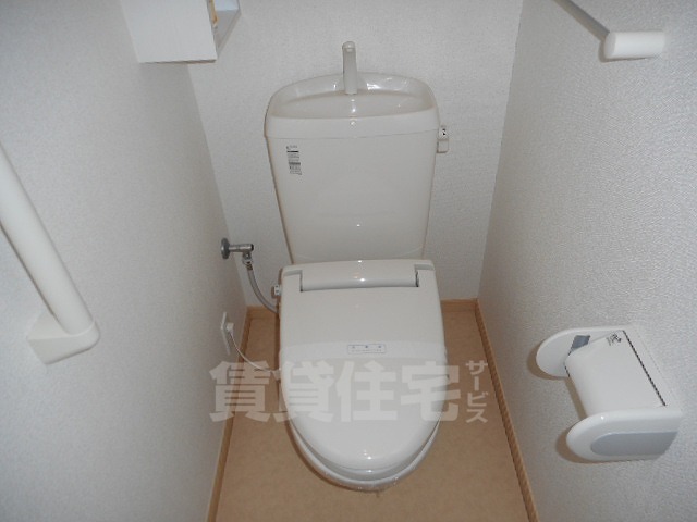 京阪石山坂本線 滋賀里駅 徒歩7分 2階建 築17年のトイレ写真