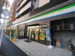 コンビニ　ファミリーマート 中野弥生町店（コンビニ）まで239m