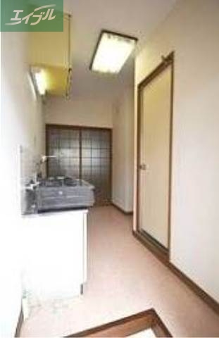 玄関　別のお部屋の写真です。実際とは異なります。