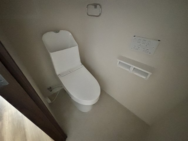 トイレ　別室参考写真となります。