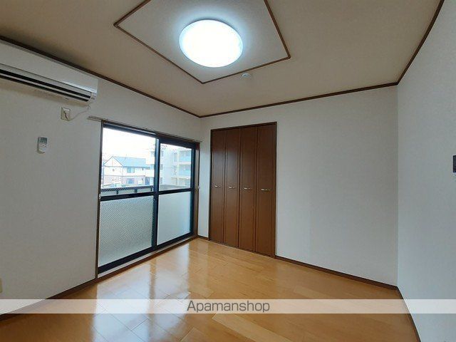 地下鉄鶴舞線 庄内緑地公園駅 徒歩10分 2階建 築26年の居間写真