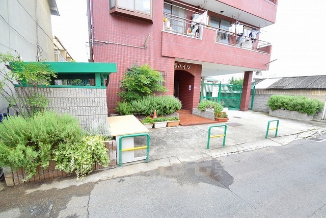 地下鉄中央線 高井田駅 徒歩9分 4階建 築39年の外観写真