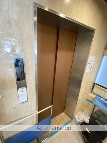 地下鉄空港線 赤坂駅 徒歩8分 13階建 築31年の外観写真