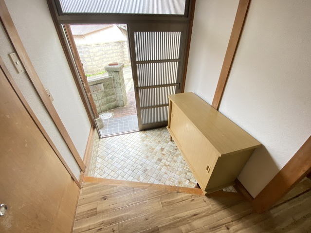 新屋敷戸建152-1の玄関写真