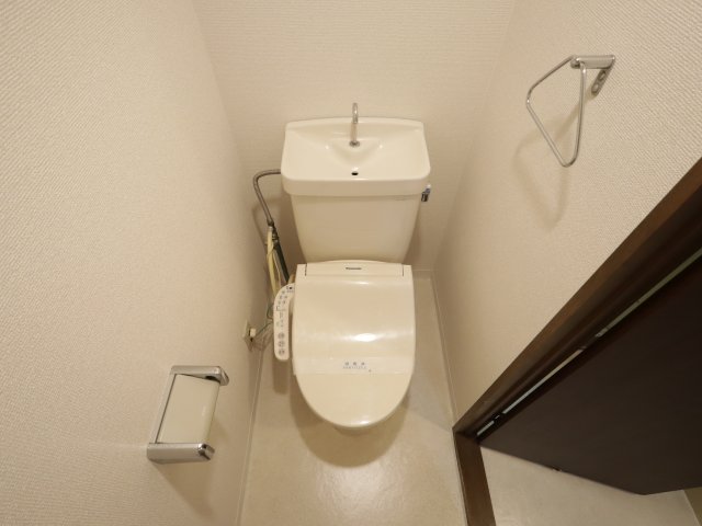 近鉄橿原線 結崎駅 徒歩5分 6階建 築33年のトイレ写真