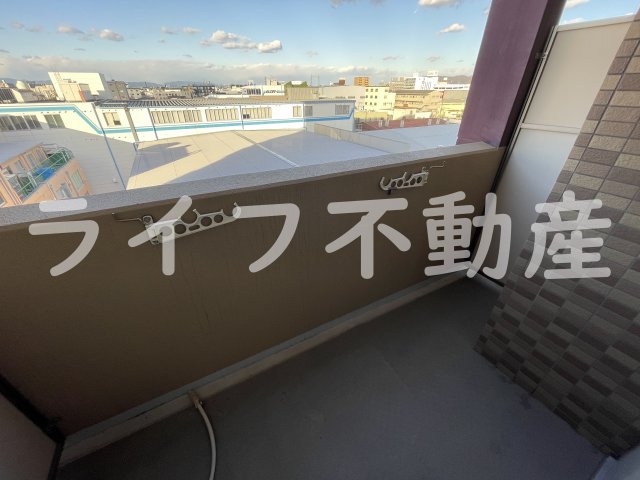 バルコニー　開放的で明るい空間を演出してくれるバルコニーです