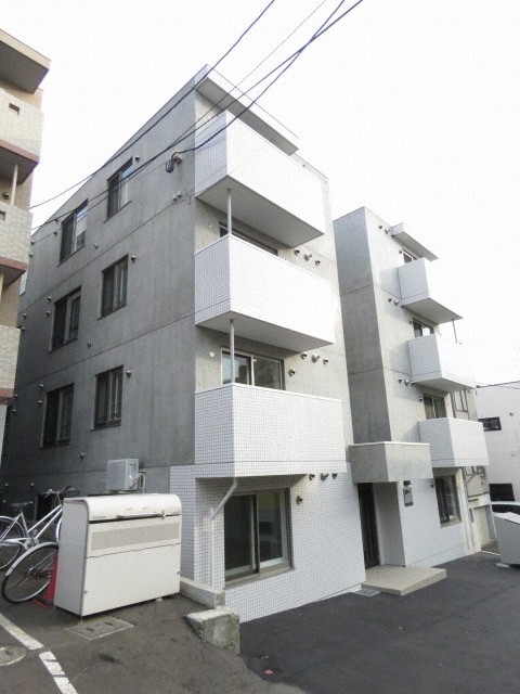 建物外観　おしゃれなデザイナーズルームです！！
