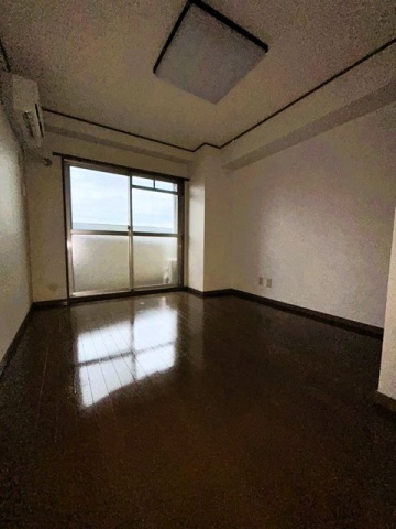 居室・リビング　※他号室の写真です