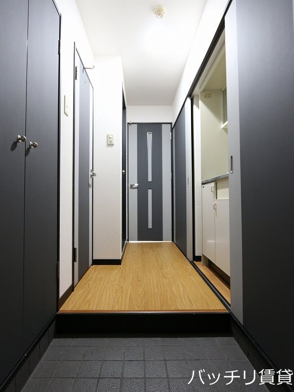 玄関　画像は別号室の為、現状優先になります。