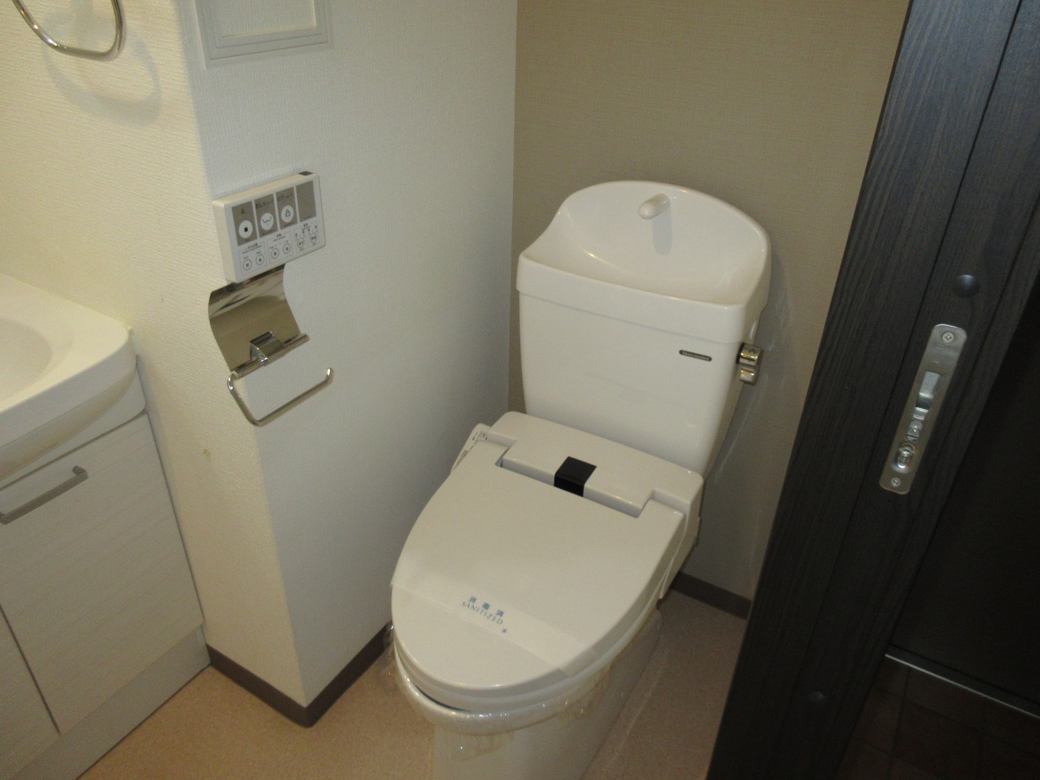ＪＲ関西本線 東部市場前駅 徒歩10分 8階建 築10年のトイレ写真