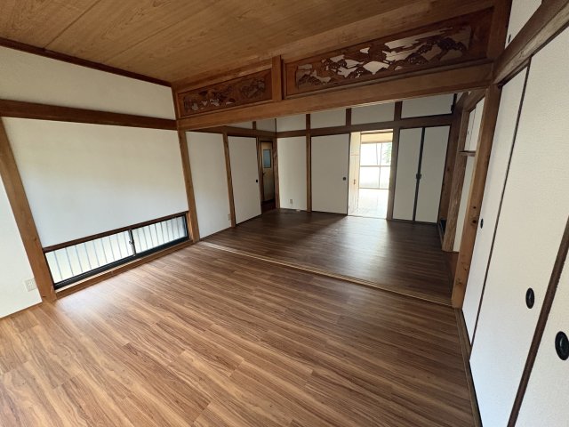 尾上町長田戸建の居間写真