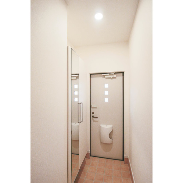 玄関　同じ建物の別なお部屋