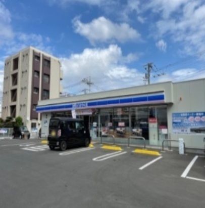 コンビニ　ローソン（コンビニ）まで300m