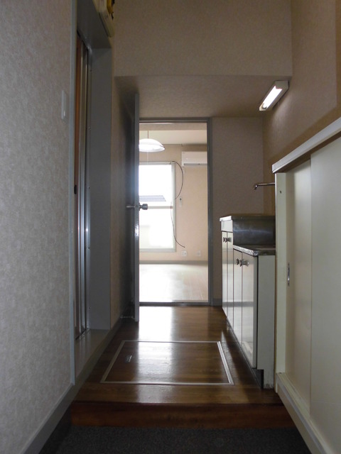 玄関　※同物件別号室（イメージ）
