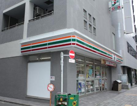 コンビニ　セブンイレブン日本橋人形町3丁目店（コンビニ）まで216m