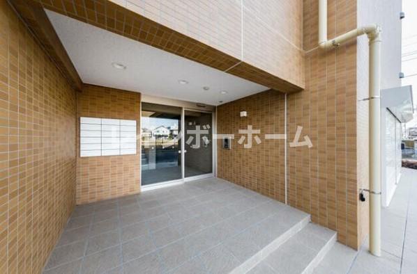 エントランス　落ち着いたエントランスです