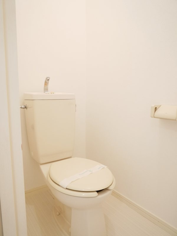 トイレ　同建物別部屋の写真となります。