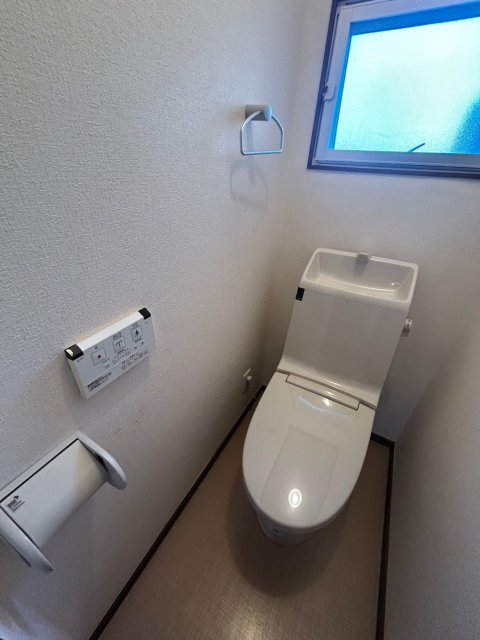 東三方テラスハウス南棟のトイレ写真