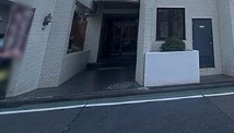 【横浜市保土ケ谷区東川島町のマンションのエントランス】