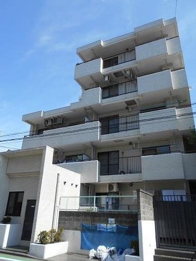 横浜市保土ケ谷区東川島町のマンションの建物外観