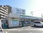 コンビニ　ファミリーマート（コンビニ）まで931m