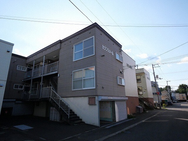 札幌市手稲区曙六条のアパートの建物外観