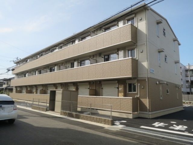 【パインヒルズ胡録台の建物外観】