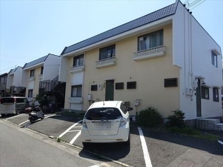 【和歌山市和歌川町のアパートの建物外観】